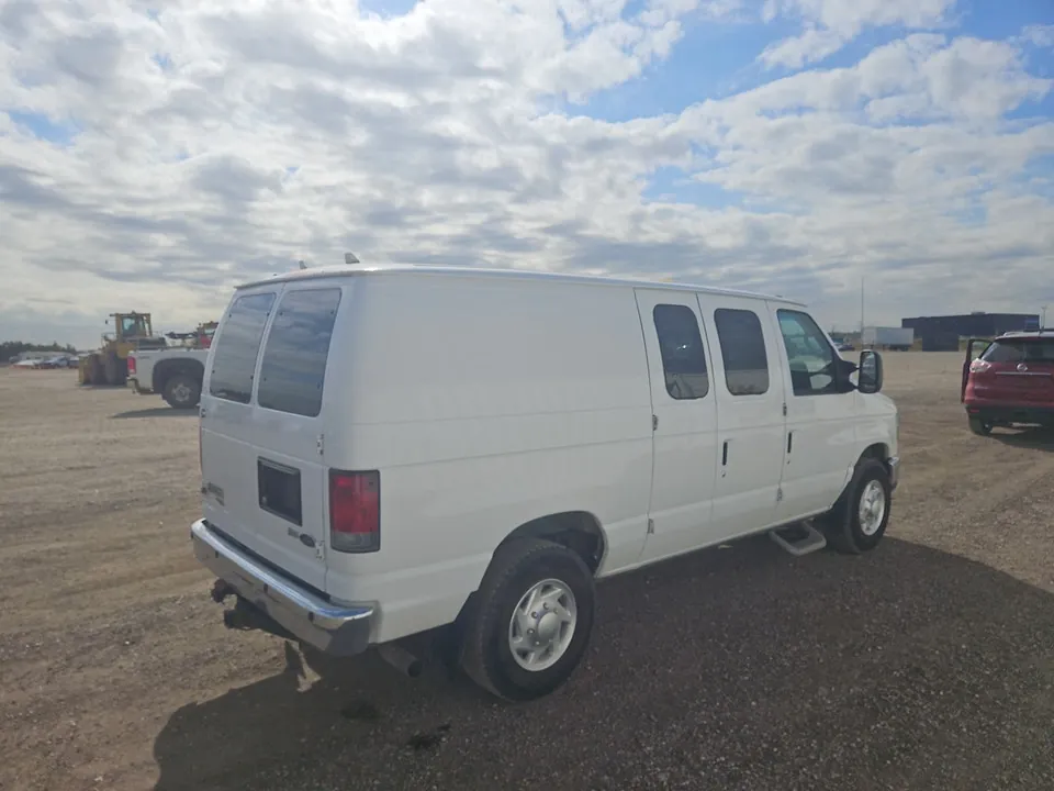 Ford E-Series 2012 photo 4