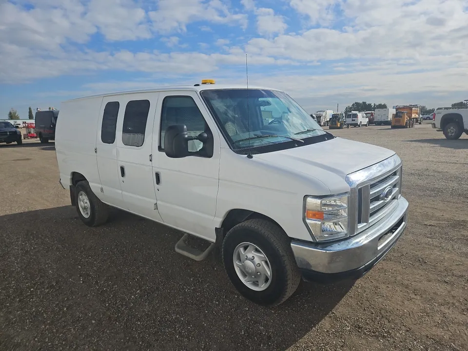 Ford E-Series 2012 photo 2