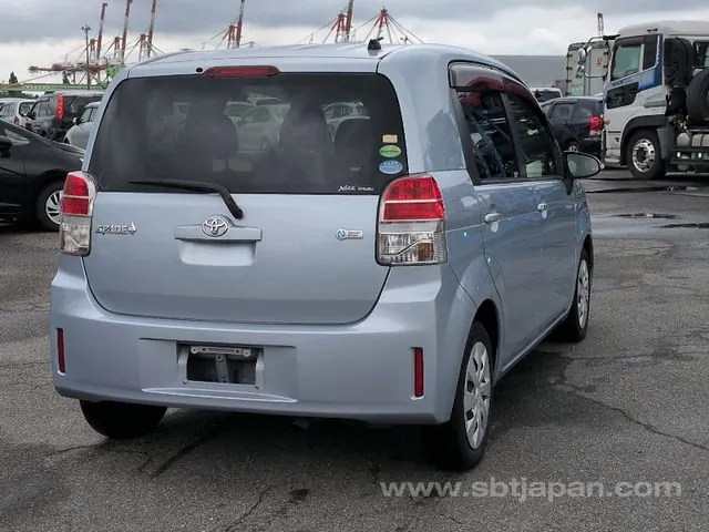 Toyota Spade 2012 photo 4