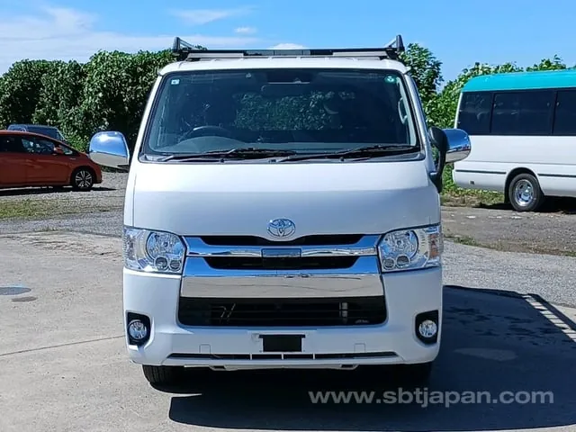 Toyota Hiace Van 2018 photo 2