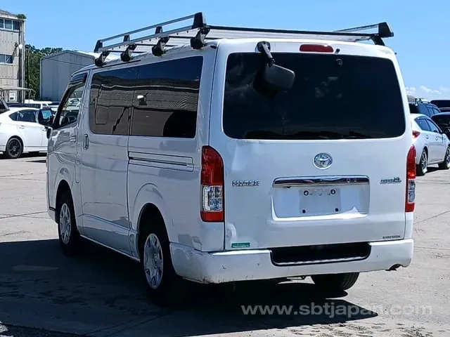 Toyota Hiace Van 2018 photo 5