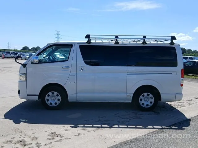 Toyota Hiace Van 2018 photo 4