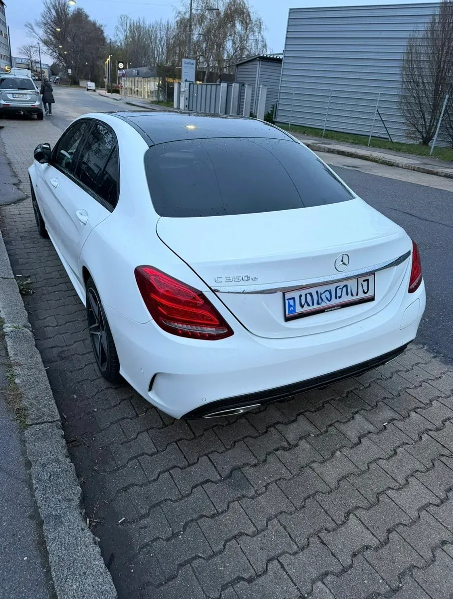 Mercedes-Benz C-Class 2018 photo 2