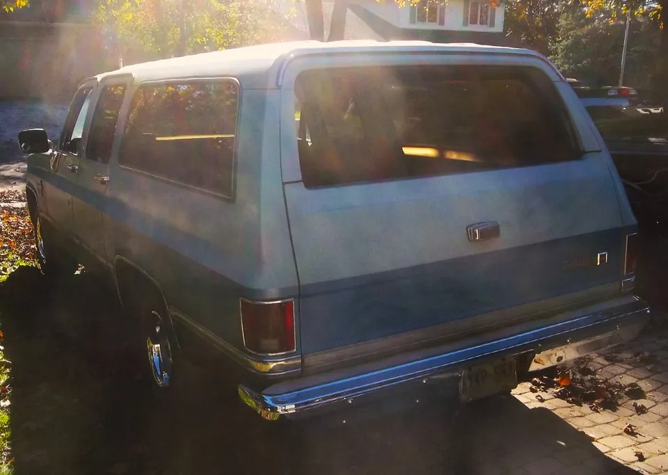 Chevrolet Suburban 1984 photo 4