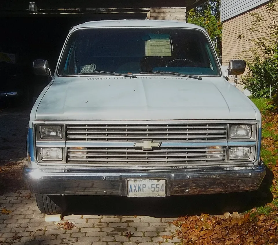 Chevrolet Suburban 1984 photo 3