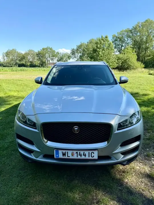 Jaguar F-Pace 2016 photo 2