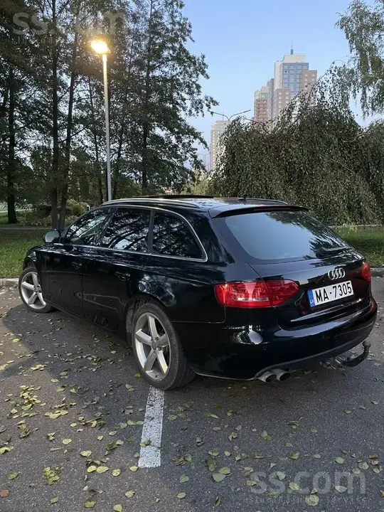 Audi A4 2009 photo 2