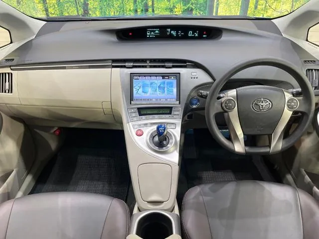Toyota Prius 2014 photo 2