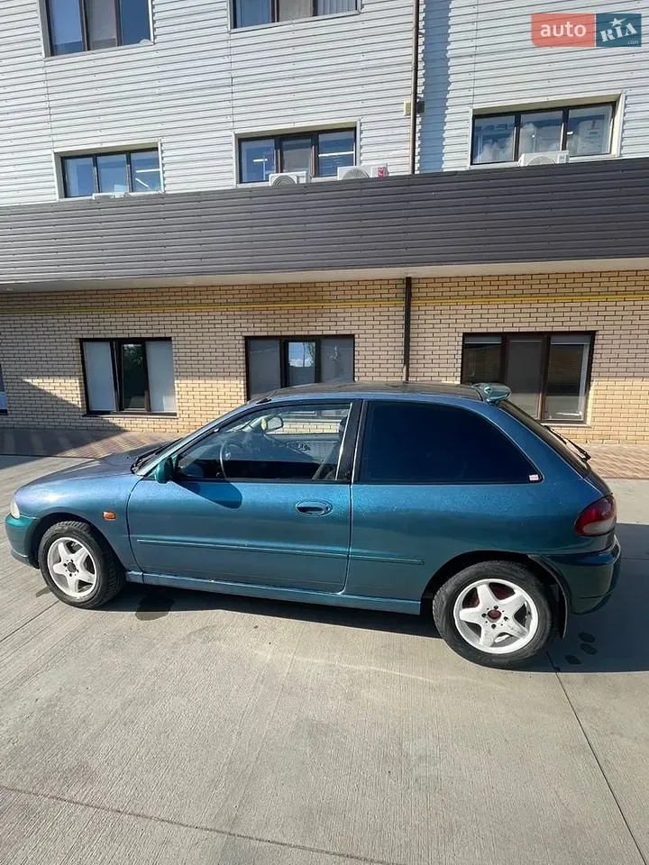 Mitsubishi Colt 1995 photo 5
