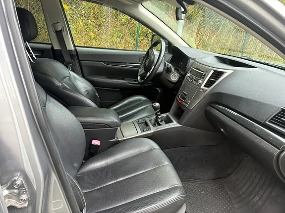 Subaru Legacy 2010 photo 5