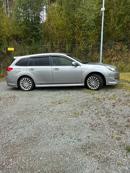 Subaru Legacy 2010 photo 2