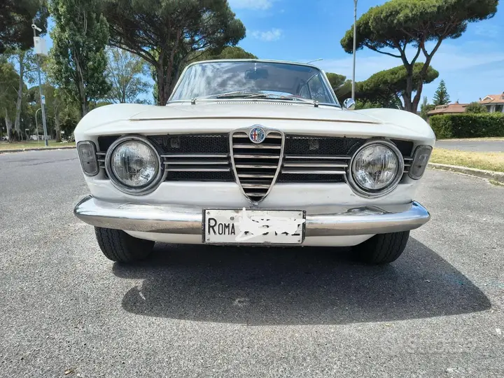 Alfa Romeo Giulia Gt Veloce 1966 photo 3