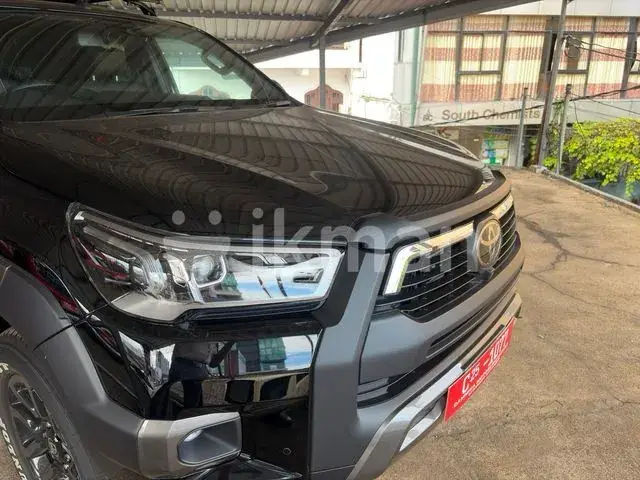 Toyota Hilux 2025 photo 2