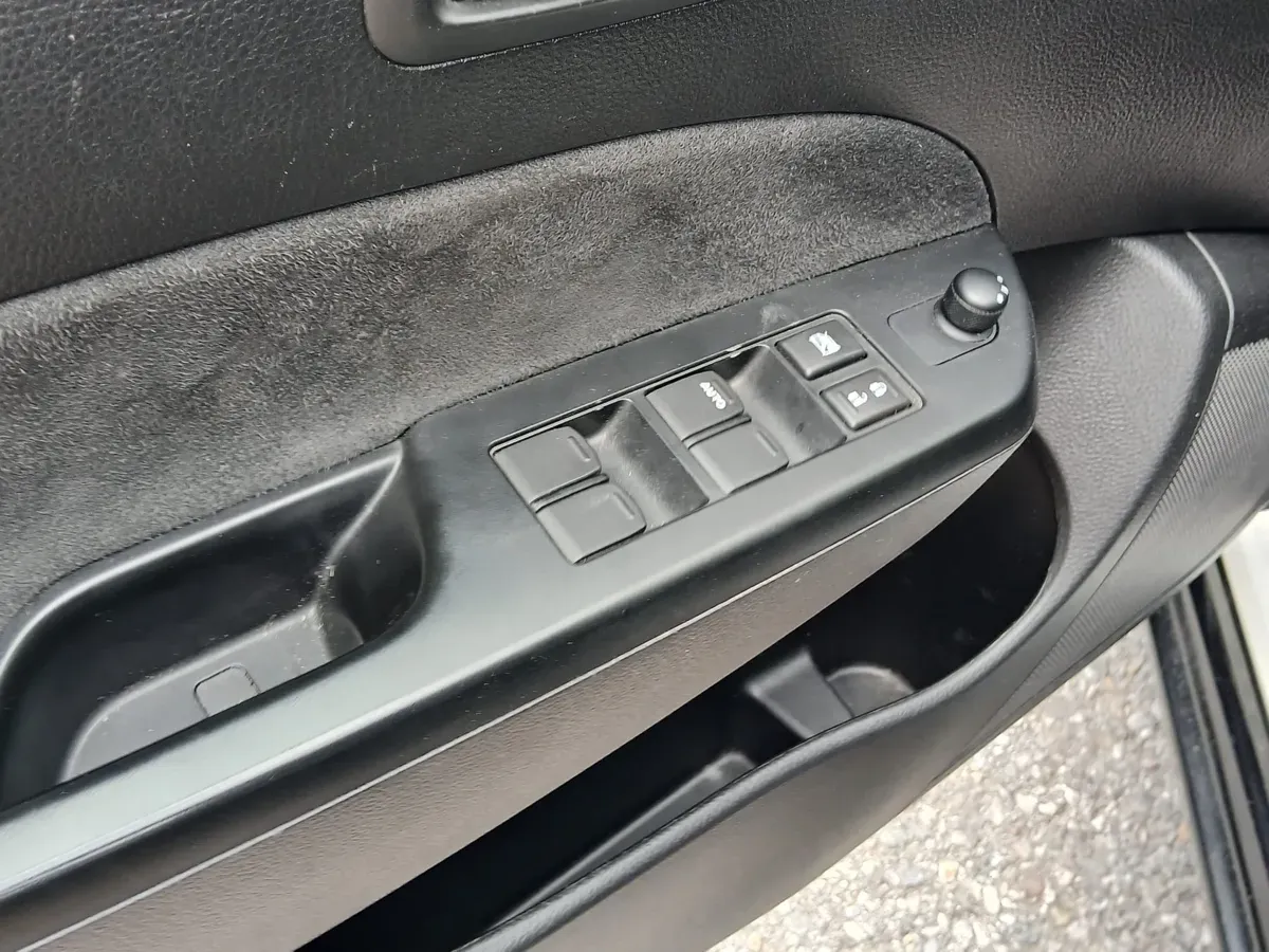 Suzuki Swift 2015 photo 3