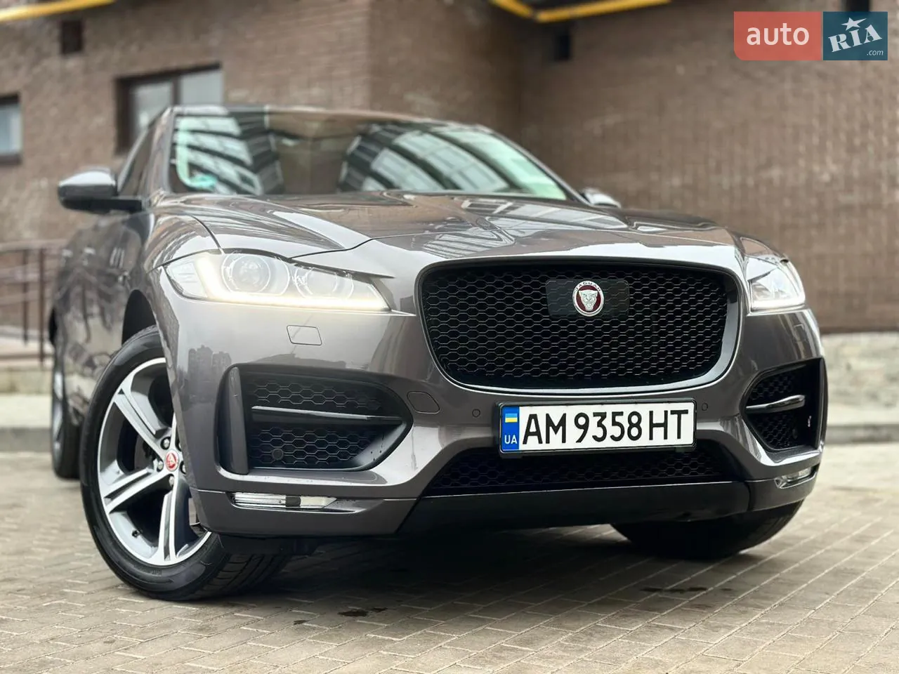 Jaguar F-Pace 2016 photo 2