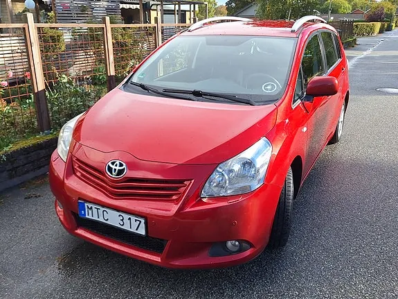 Toyota Verso 2012 photo 2