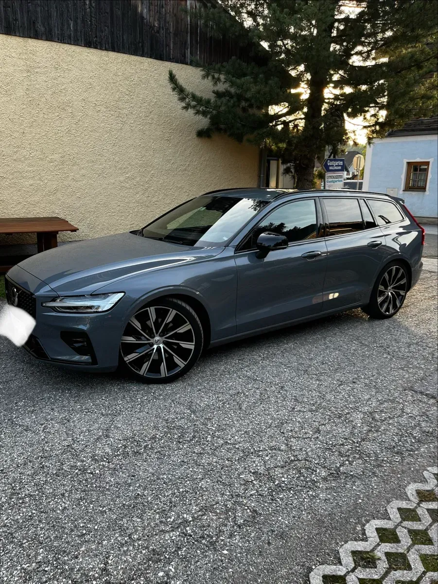 Volvo V60 2023 photo 2