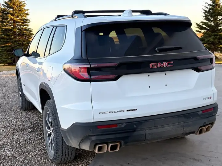 GMC Acadia 2025 photo 2