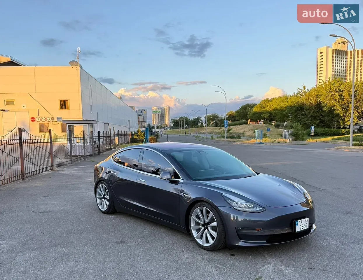 Tesla Model 3 2018 photo 3