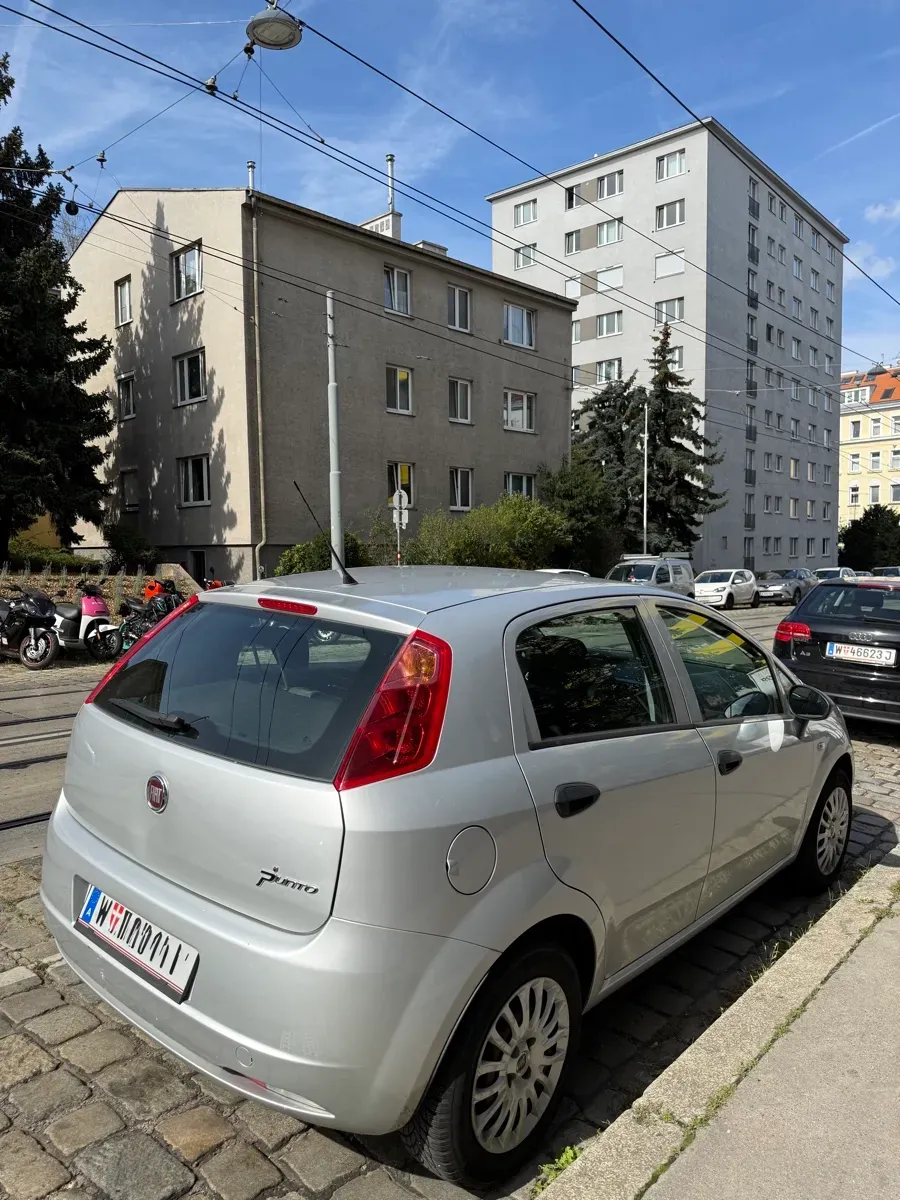 Fiat Punto 2011 photo 3