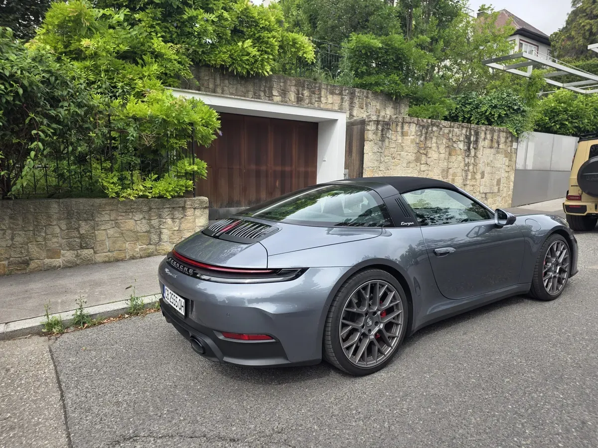 Porsche 911 2025 photo 3
