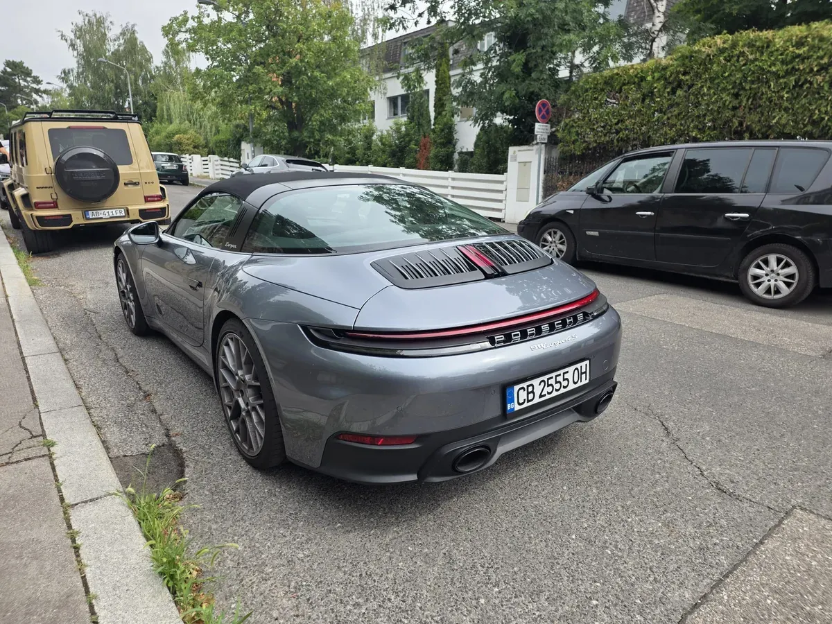Porsche 911 2025 photo 2