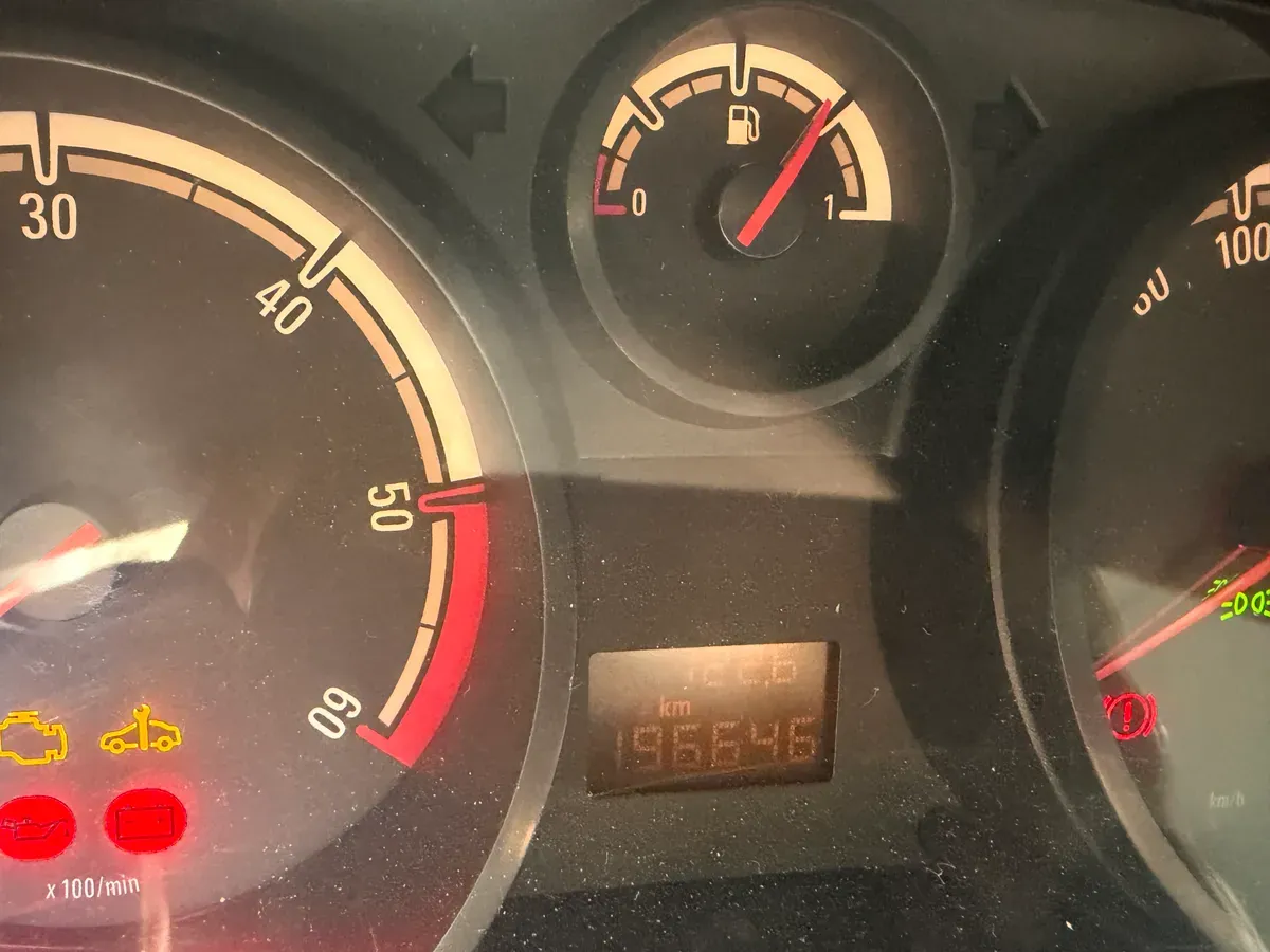 Opel Corsa 2009 photo 2