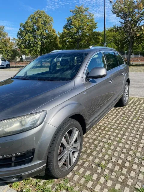 Audi Q7 2010 photo 2