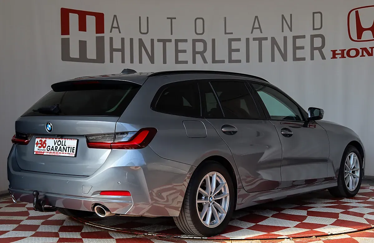 BMW 3 Series 2023 photo 2