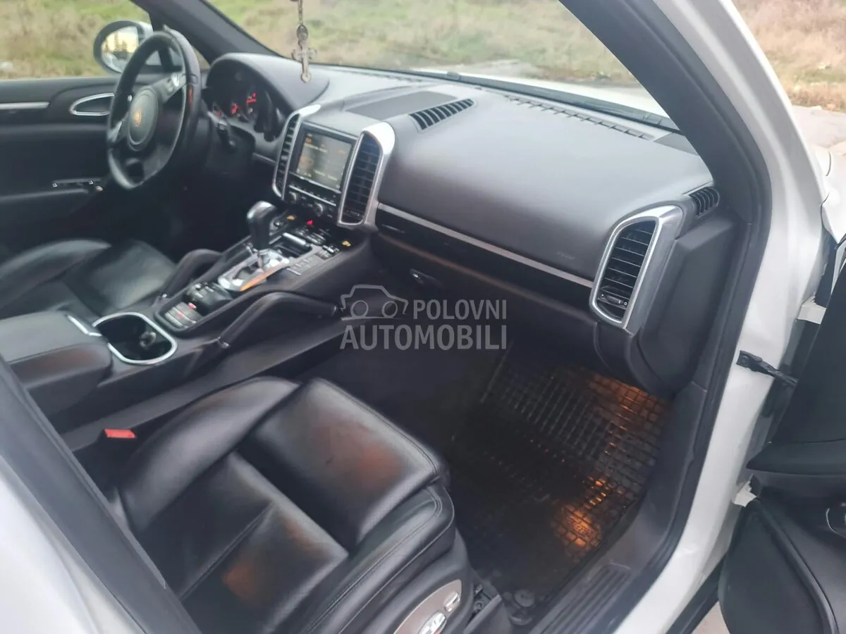 Porsche Cayenne 2012 photo 4
