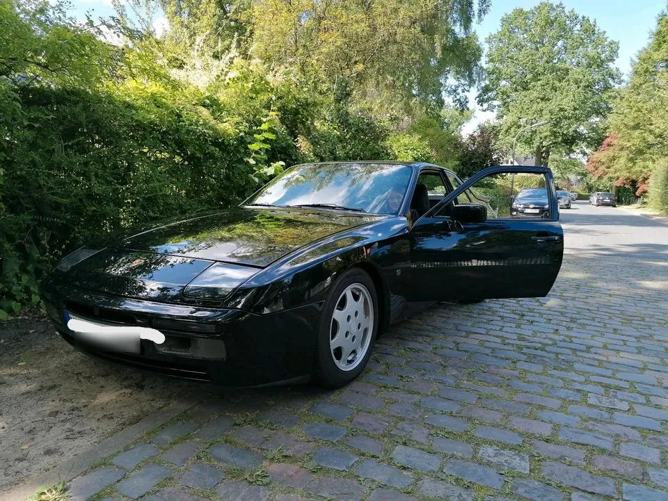 Porsche 944