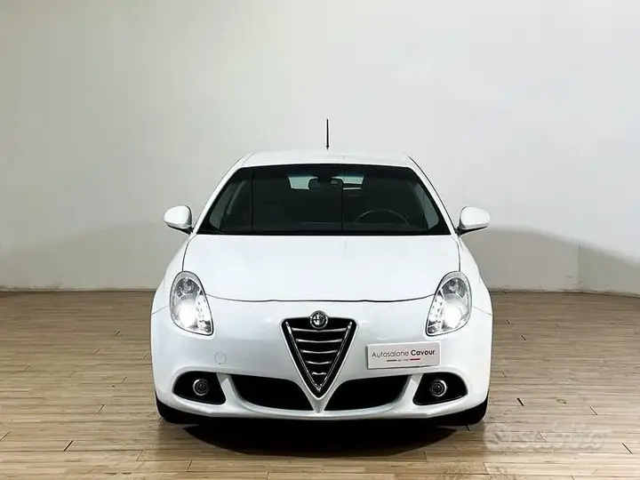 Alfa Romeo Giulietta 2016 photo 2