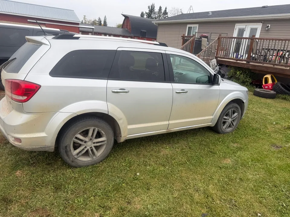 Dodge Journey 2011 photo 2