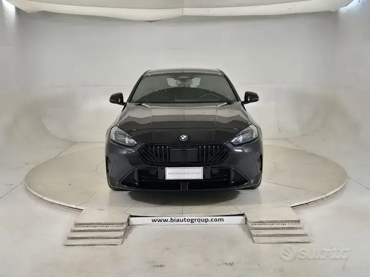 BMW 1 Series 2025 photo 3