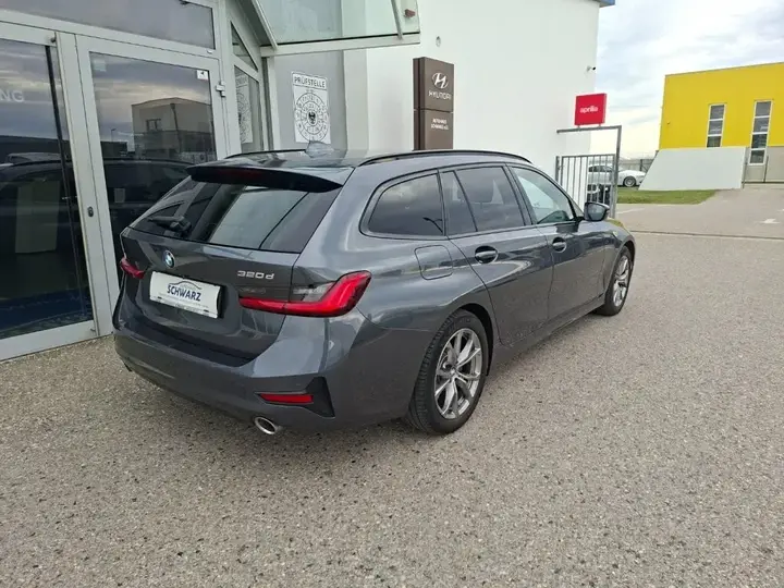 BMW 3 Series 2020 photo 3
