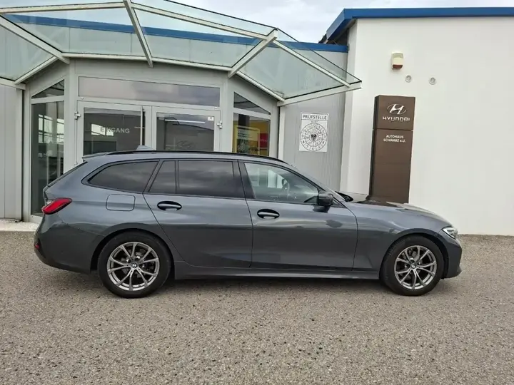 BMW 3 Series 2020 photo 2