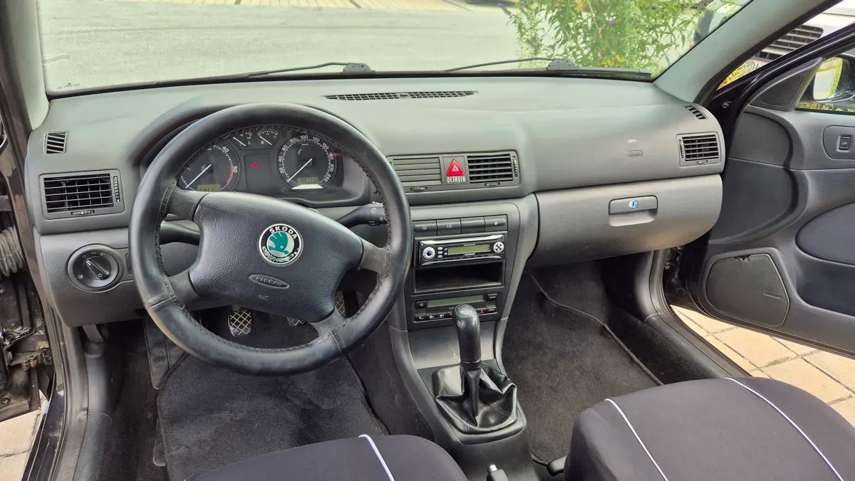 Skoda Octavia 2008 photo 3