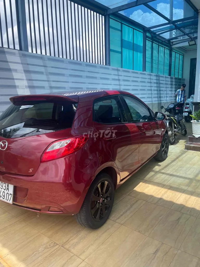 Mazda 2 2014 photo 3