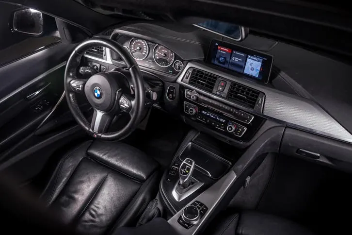 BMW 3 Series 2018 photo 3