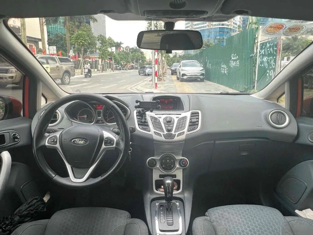 Ford Fiesta 2011 photo 3