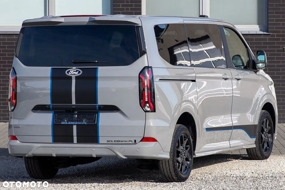 Ford Tourneo Custom 2025 photo 2