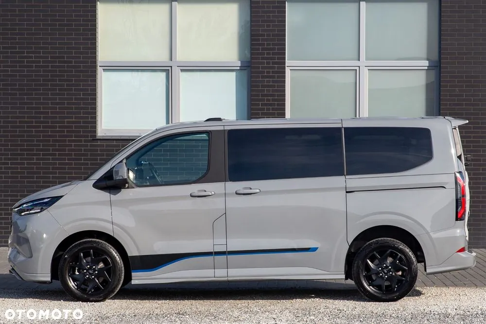 Ford Tourneo Custom 2025 photo 4