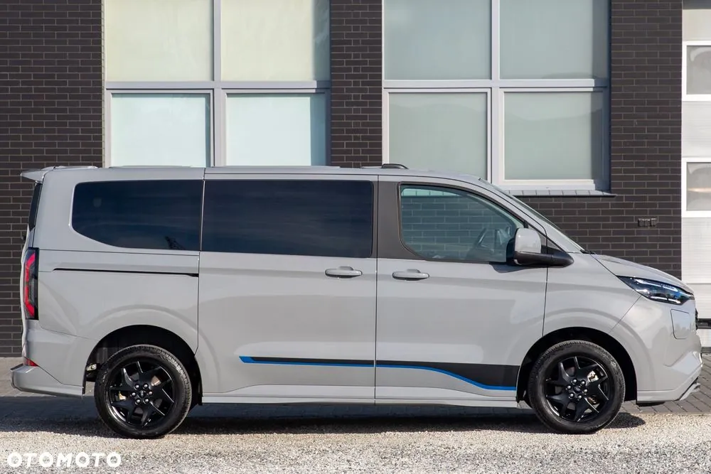 Ford Tourneo Custom 2025 photo 3