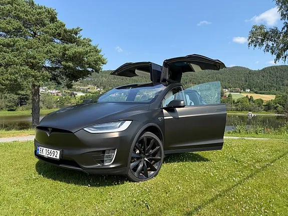 Tesla Model X 2016 photo 2