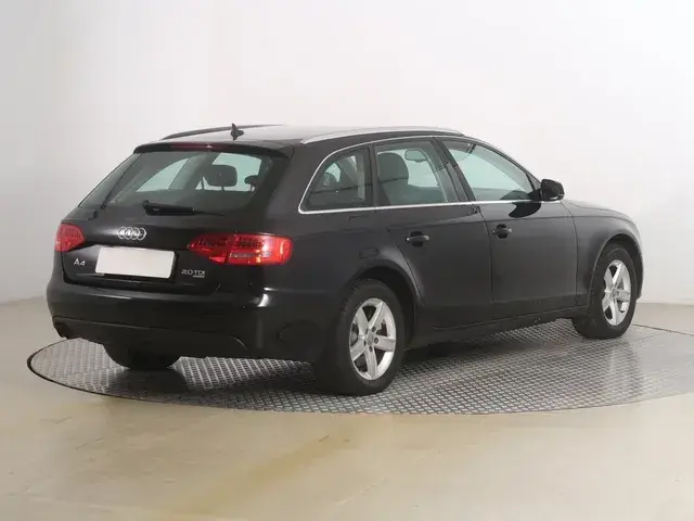 Audi A4 Avant 2010 photo 4