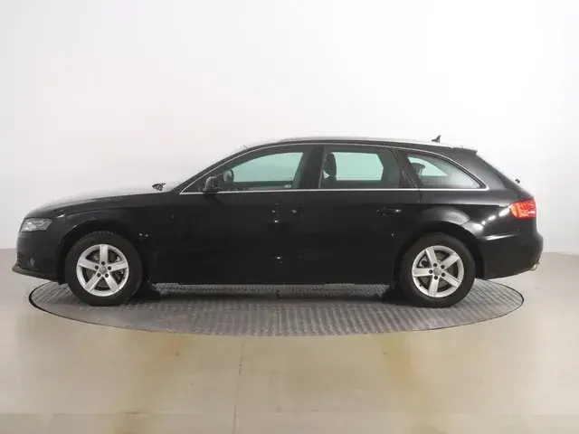 Audi A4 Avant 2010 photo 2