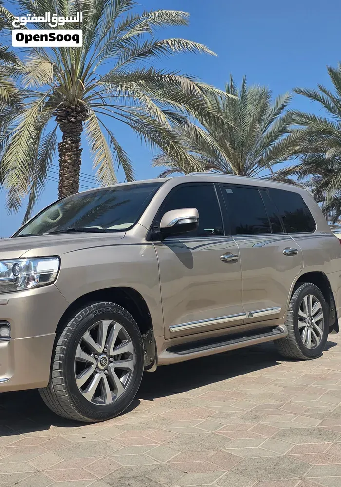 Toyota Land Cruiser 2018 photo 2