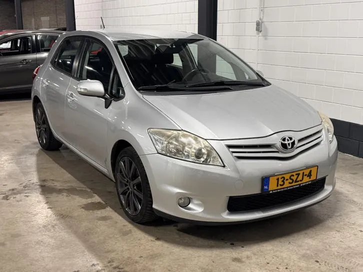 Toyota Auris 2012 photo 3