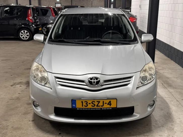Toyota Auris 2012 photo 2