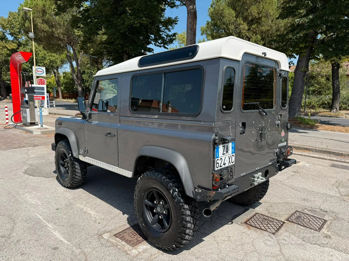 Land Rover Defender 2008 photo 4